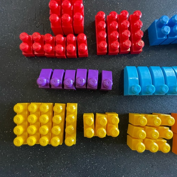 Mega Bloks First Builders Big Building set with 80+ big colorful building blocks - Picture 8 of 11
